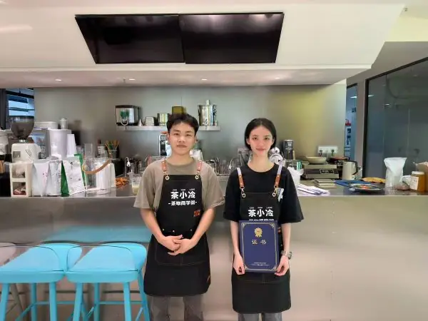 往期学员培训合影 — 茶小冷茶饮培训学院