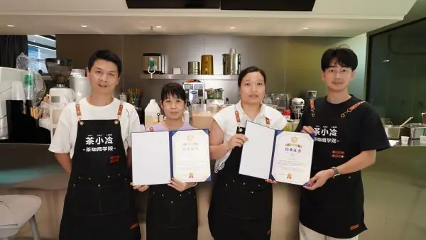 往期学员培训合影 — 茶小冷茶饮培训学院