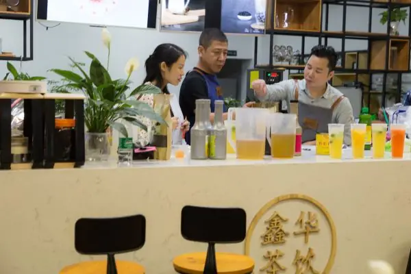 往期学员培训合影 — 茶小冷茶饮培训学院
