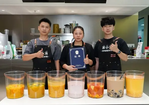 往期学员培训合影 — 茶小冷茶饮培训学院