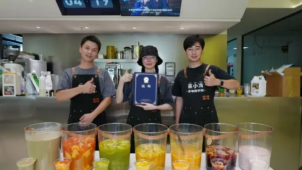 往期学员培训合影 — 茶小冷茶饮培训学院